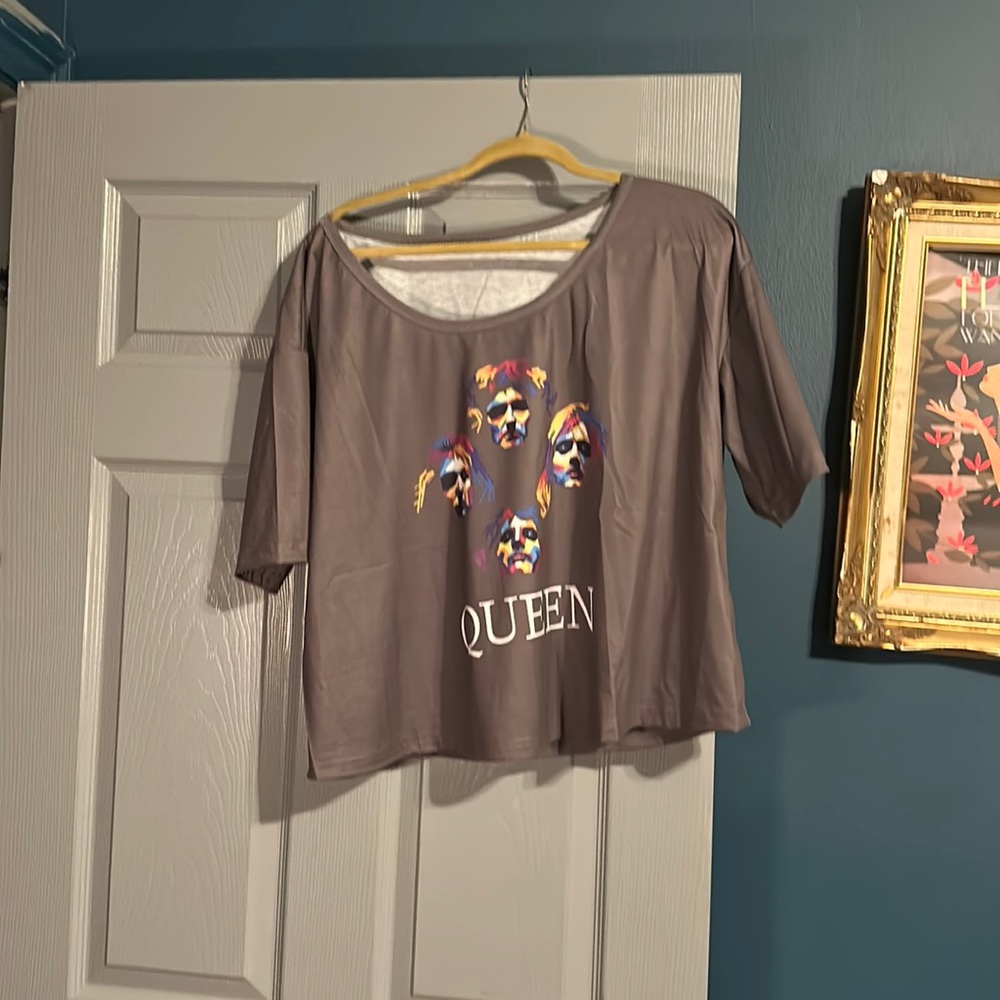 Queen T-shirt. Never worn. Large.